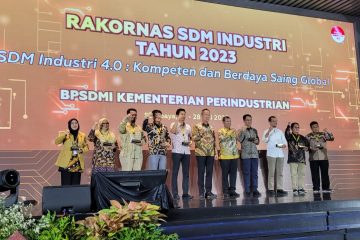 Politeknik STTT Bandung Raih Penghargaan Politeknik Terbaik Satuan Kerja di Lingkungan BPSDMI
